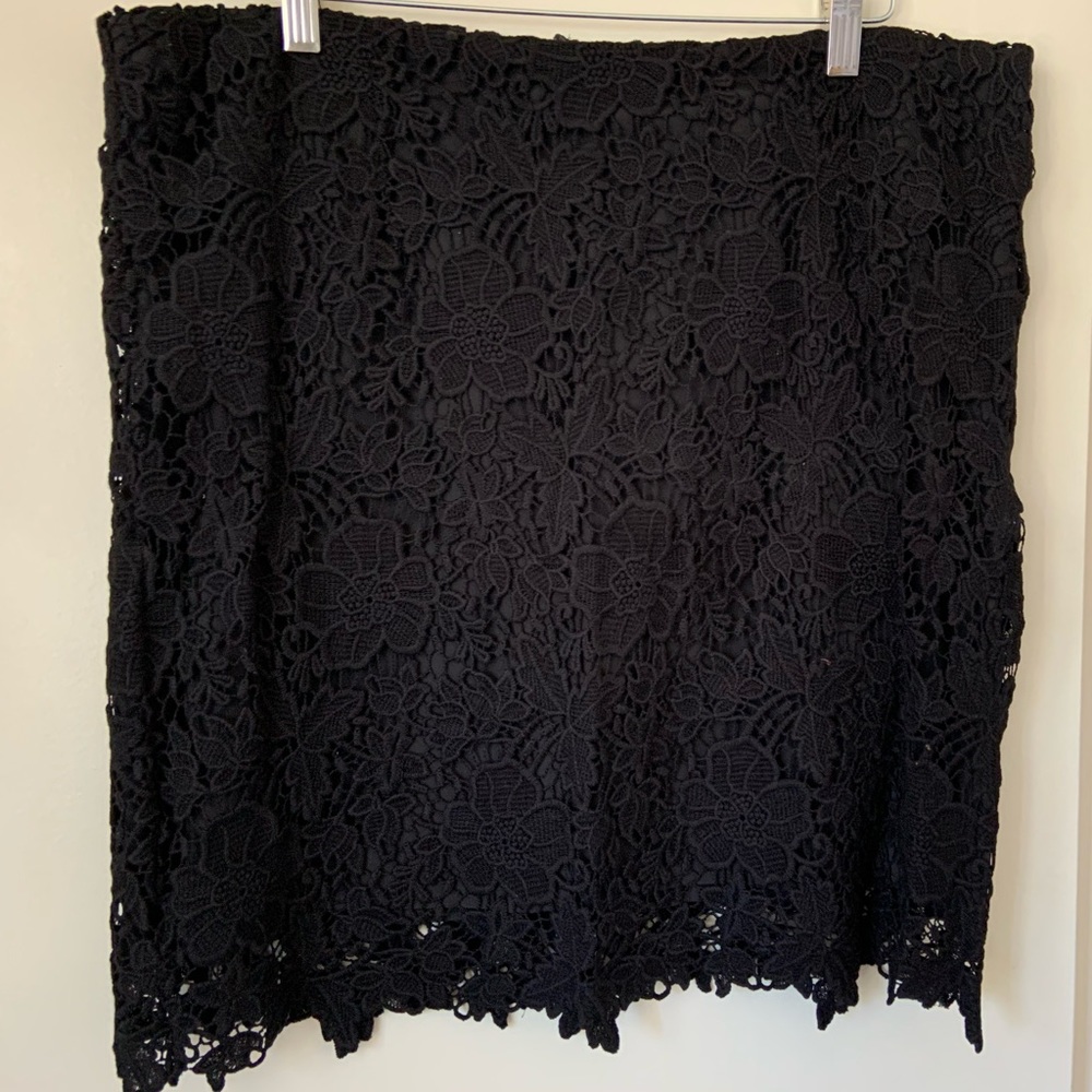 Lace mini skirt